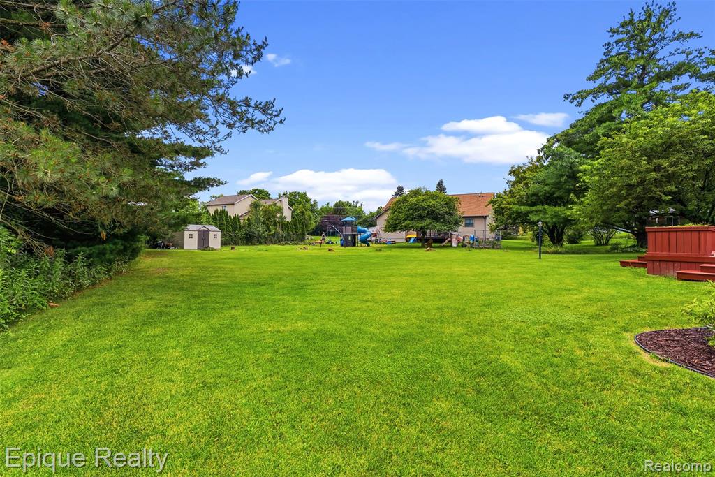 1409 Meadow Green Lane