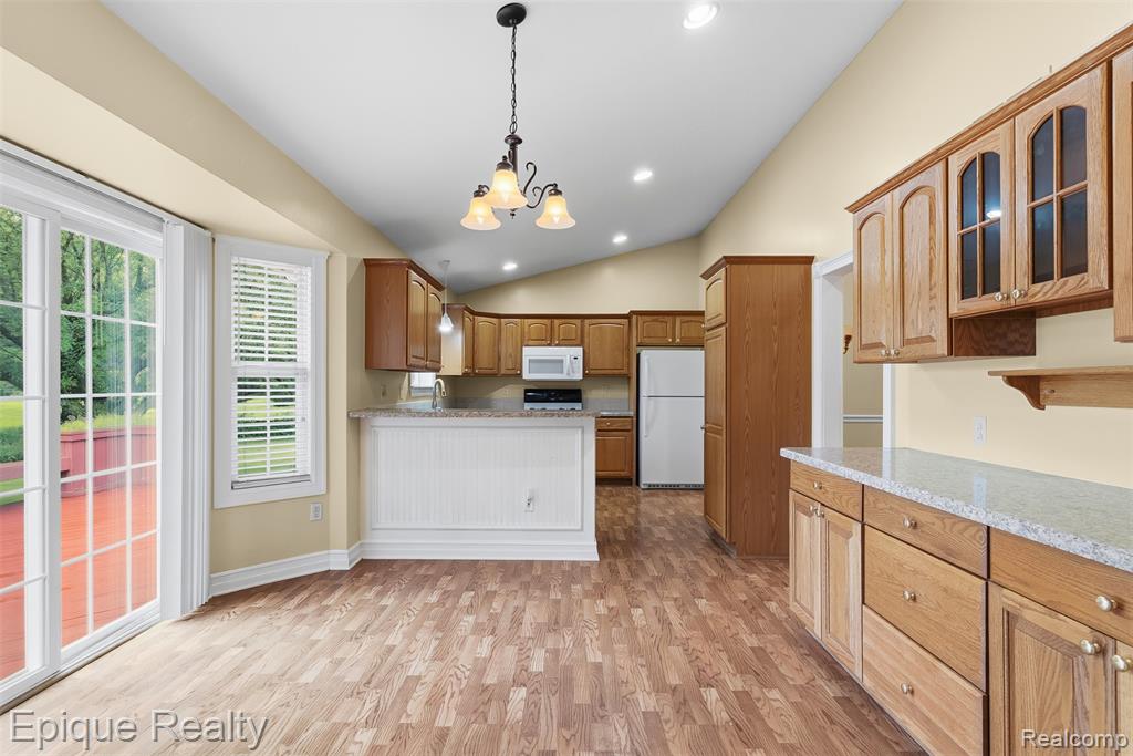 1409 Meadow Green Lane