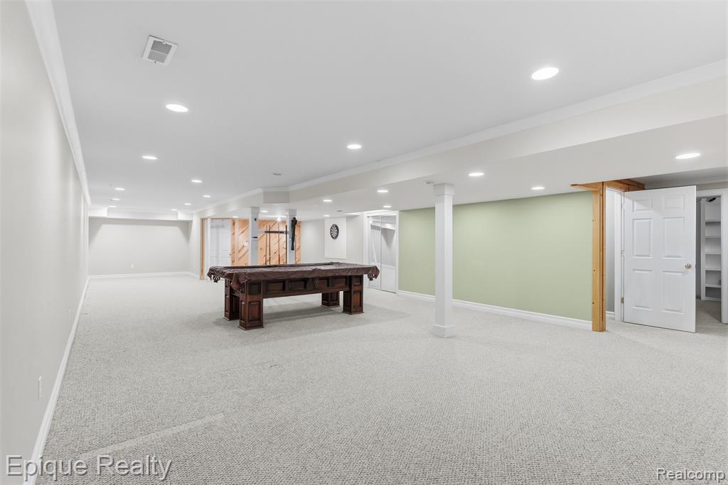 1409 Meadow Green Lane