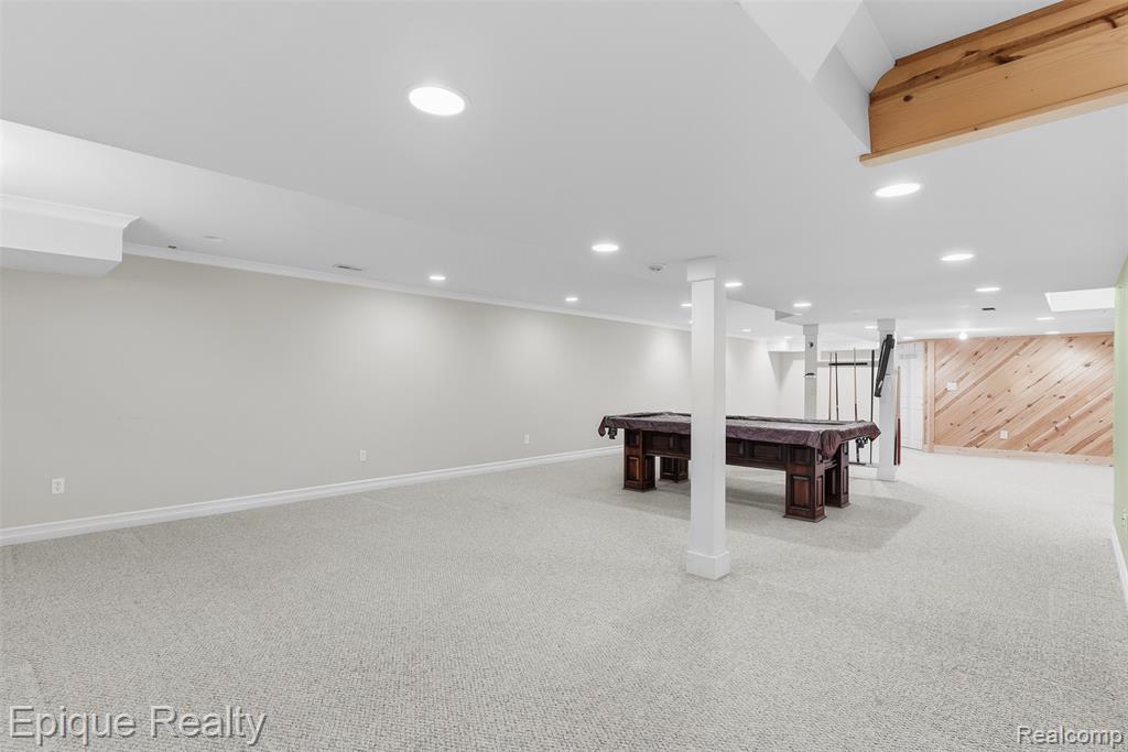 1409 Meadow Green Lane