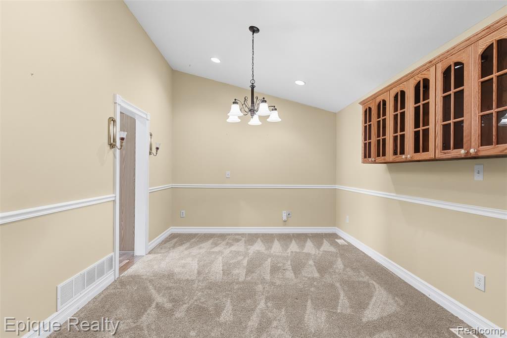 1409 Meadow Green Lane