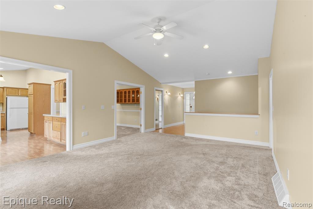 1409 Meadow Green Lane
