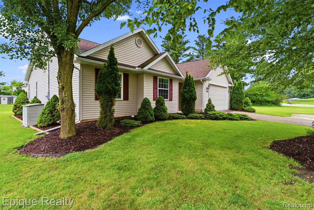 1409 Meadow Green Lane