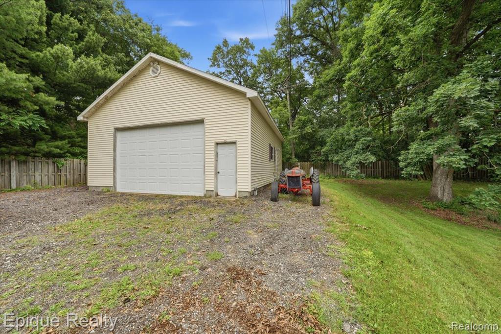 1221 Rhodes Road