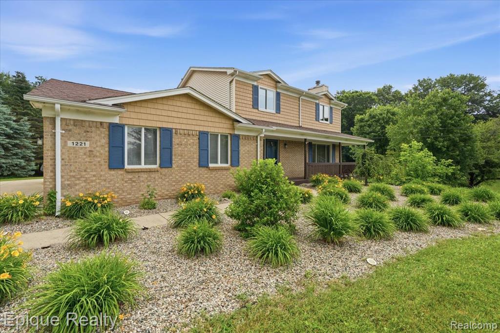 1221 Rhodes Road