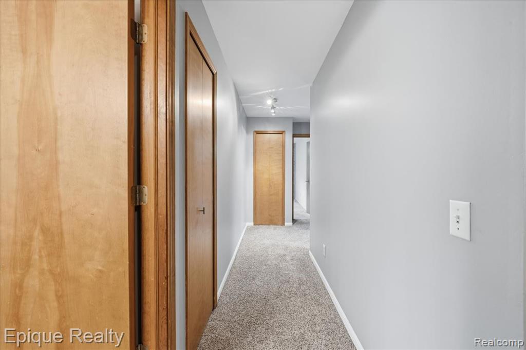 1221 Rhodes Road