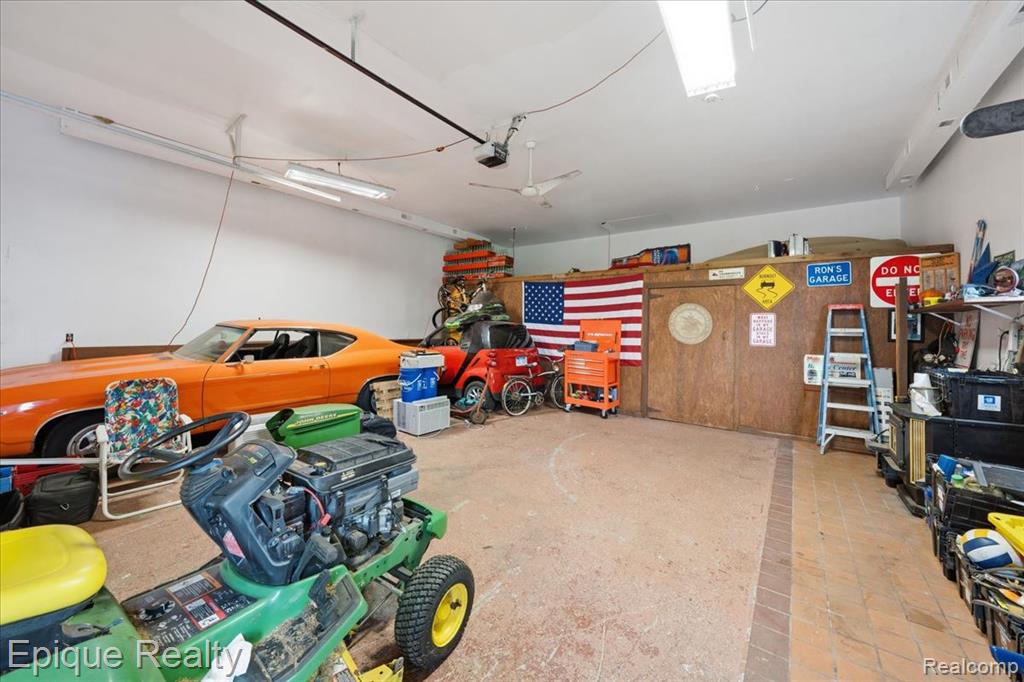 1221 Rhodes Road