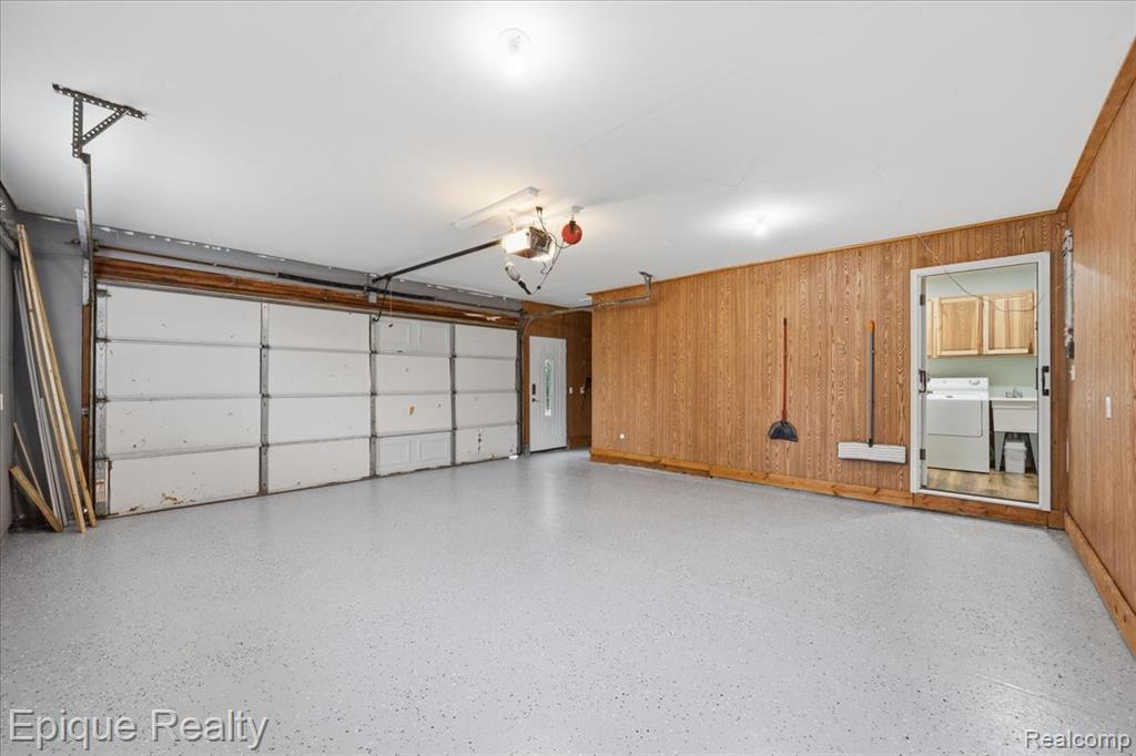 1221 Rhodes Road