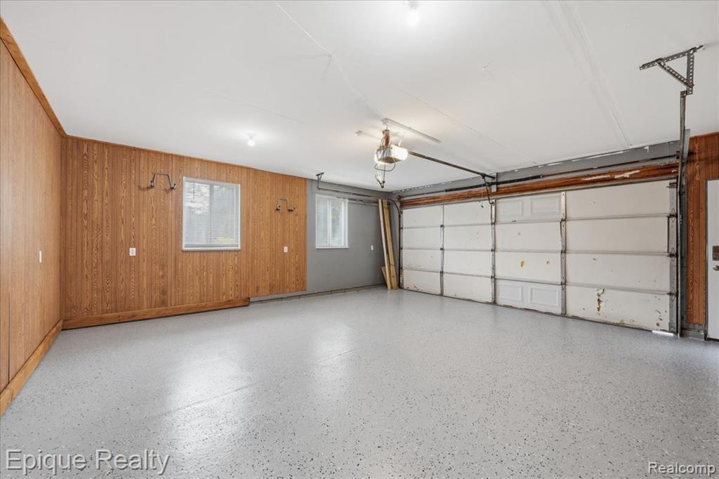 1221 Rhodes Road
