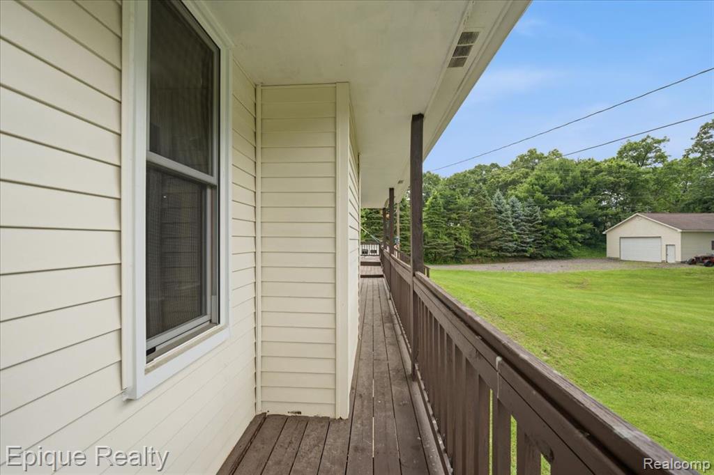 1221 Rhodes Road