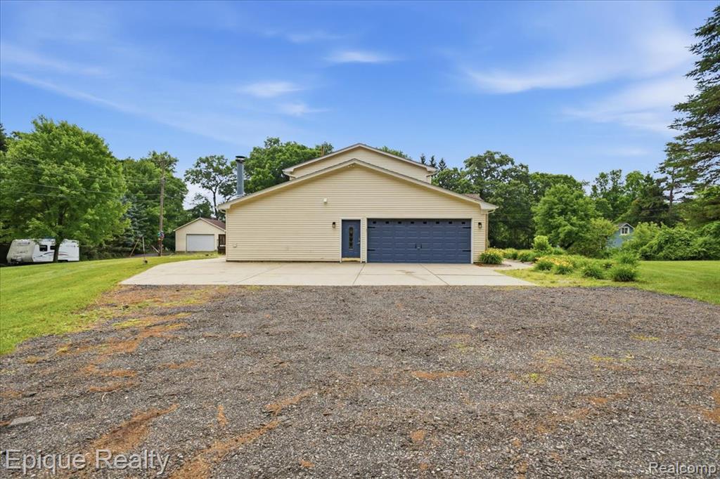 1221 Rhodes Road