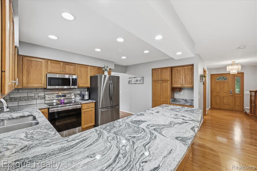 1221 Rhodes Road