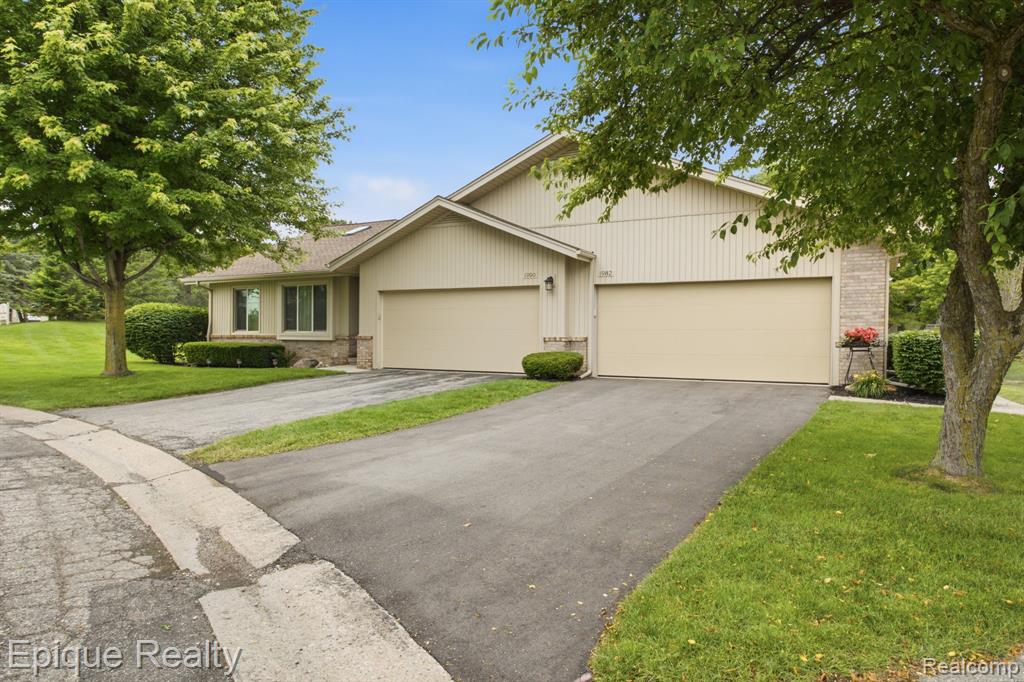 1982 Valley Lane