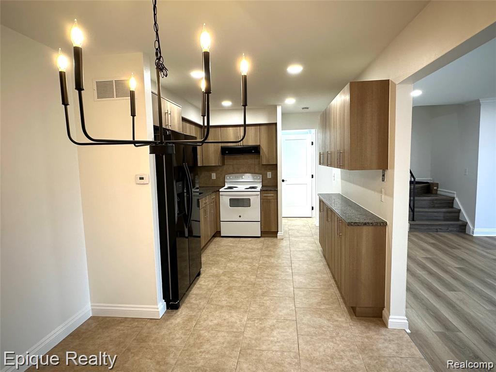 8565 Hampshire Drive