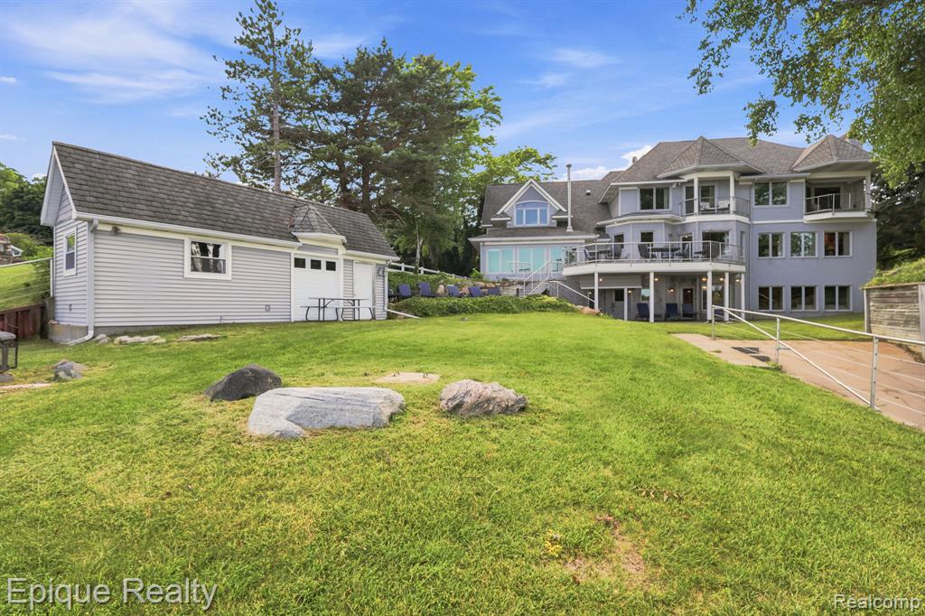 3864 Lakeshore Road