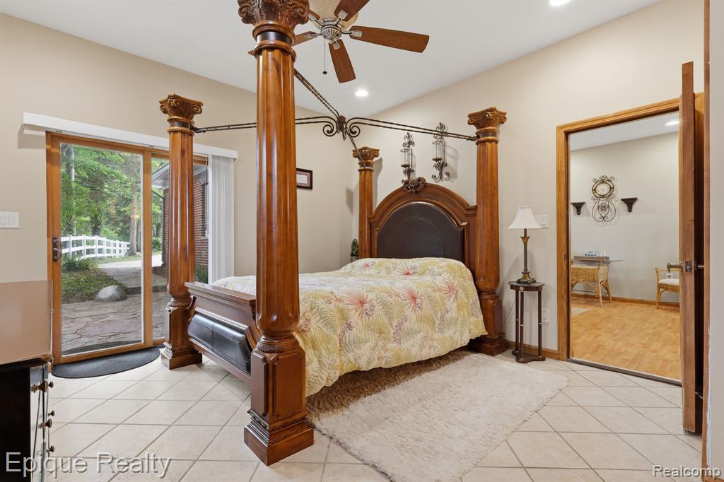 3864 Lakeshore Road