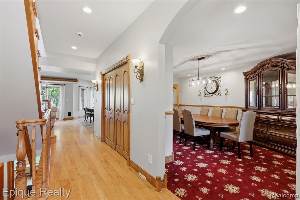 3864 Lakeshore Road