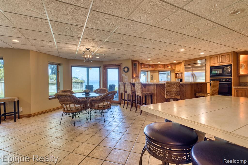 3864 Lakeshore Road