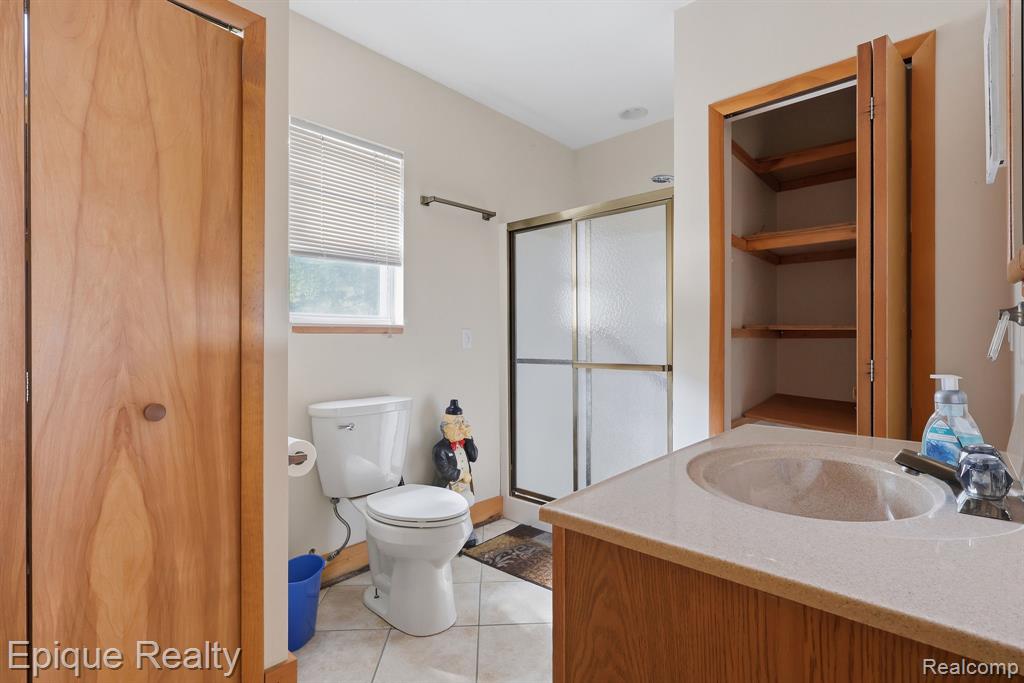 3864 Lakeshore Road
