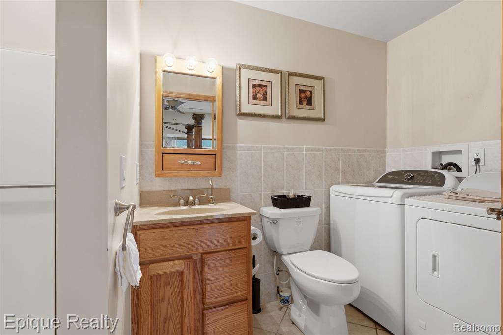 3864 Lakeshore Road