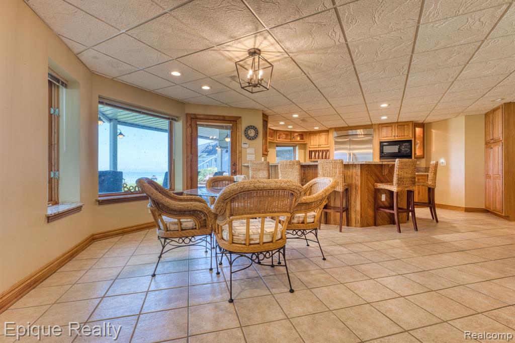 3864 Lakeshore Road