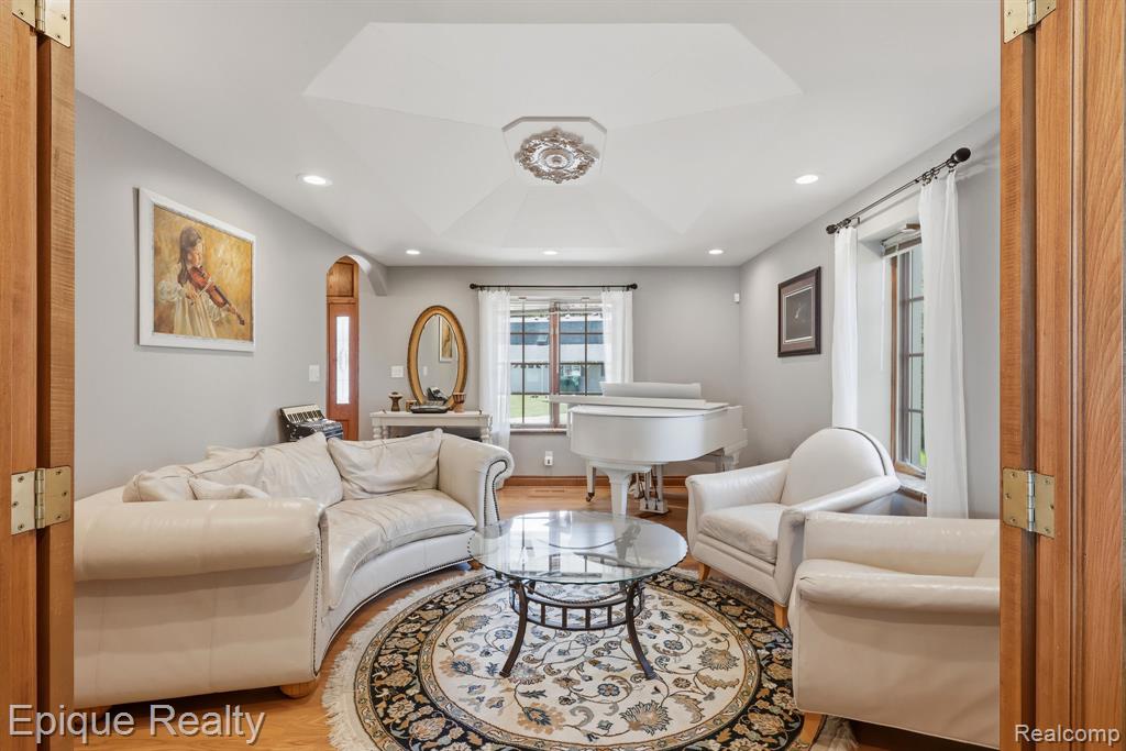 3864 Lakeshore Road