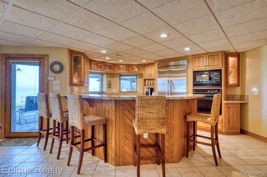 3864 Lakeshore Road