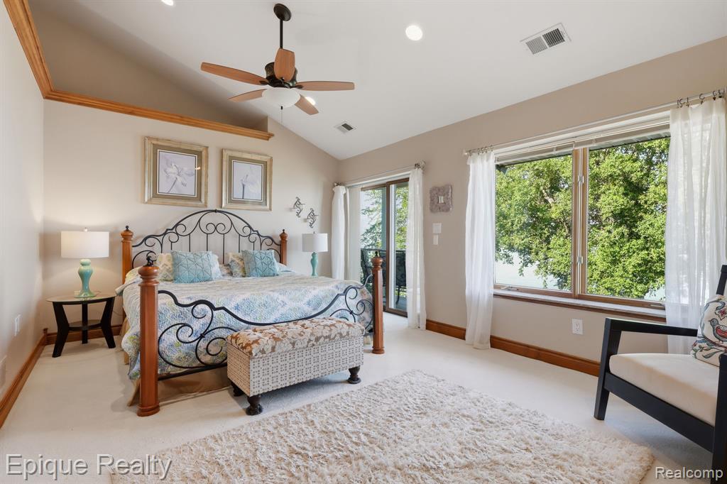 3864 Lakeshore Road