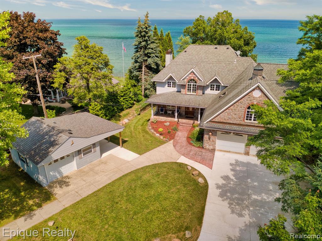 3864 Lakeshore Road