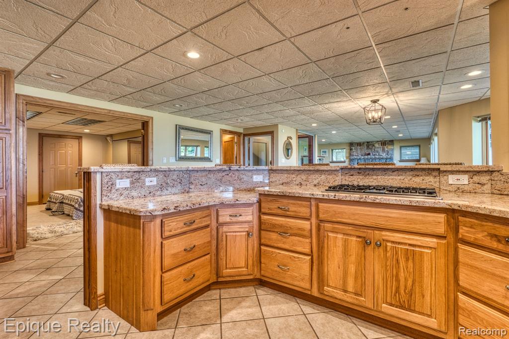3864 Lakeshore Road