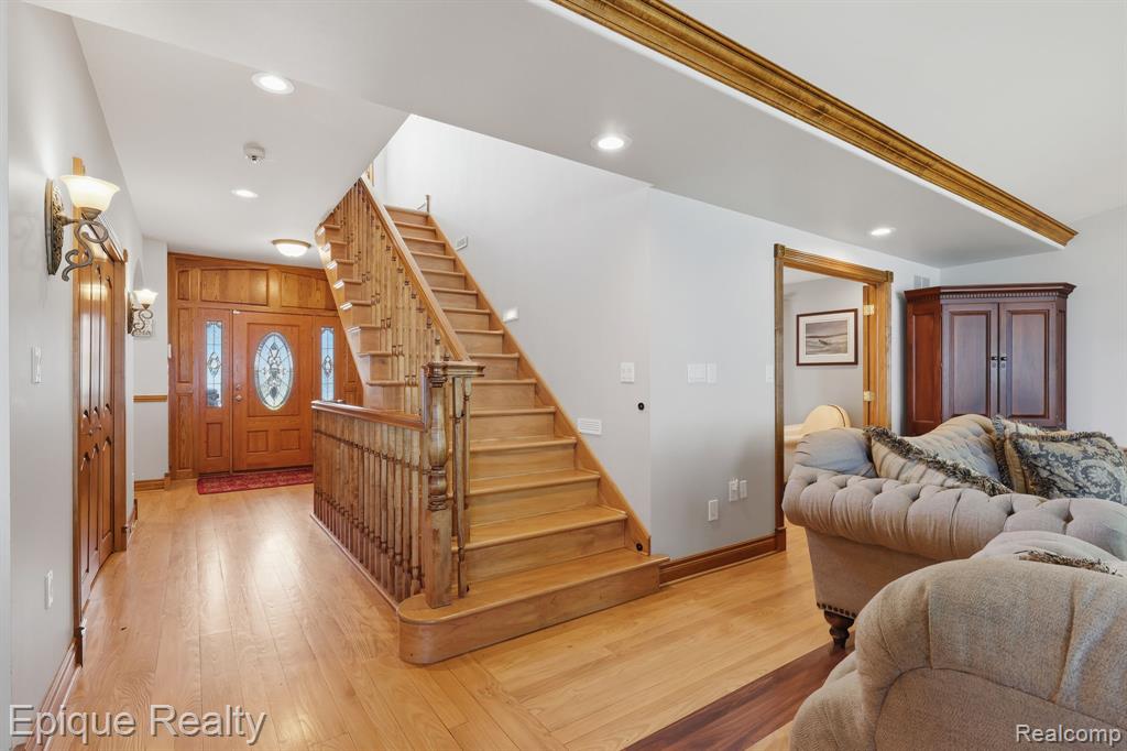 3864 Lakeshore Road