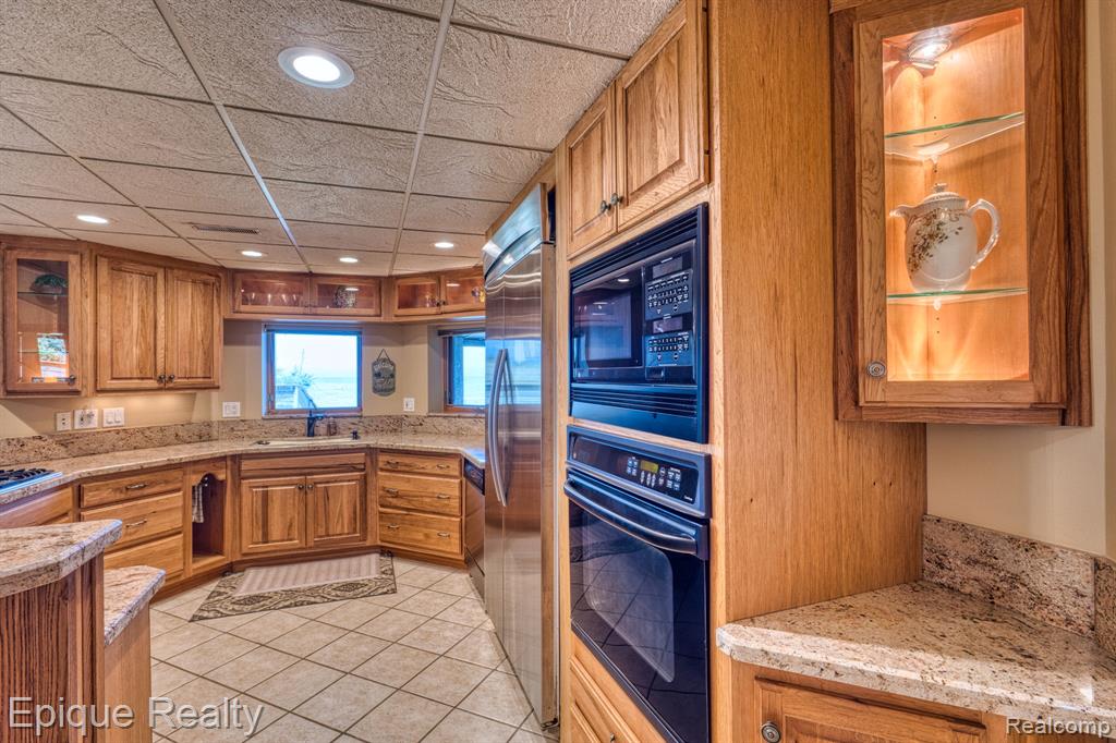 3864 Lakeshore Road