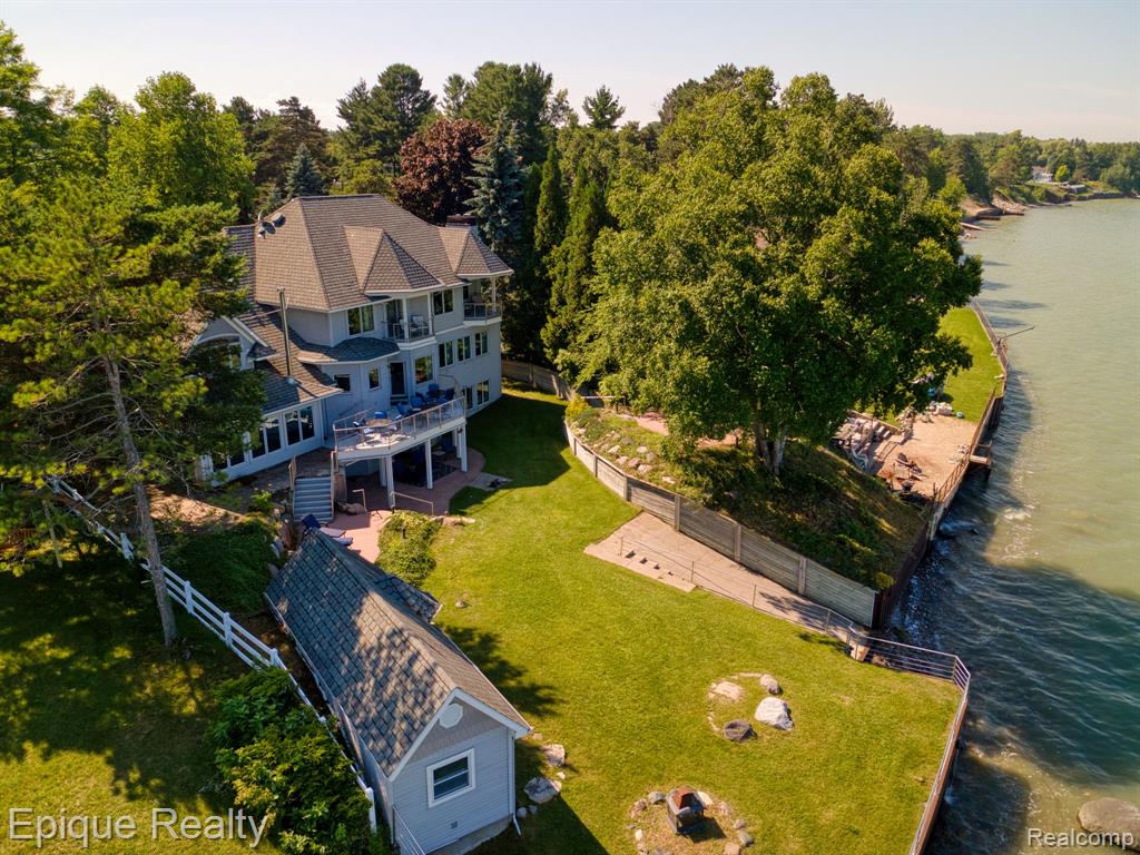3864 Lakeshore Road