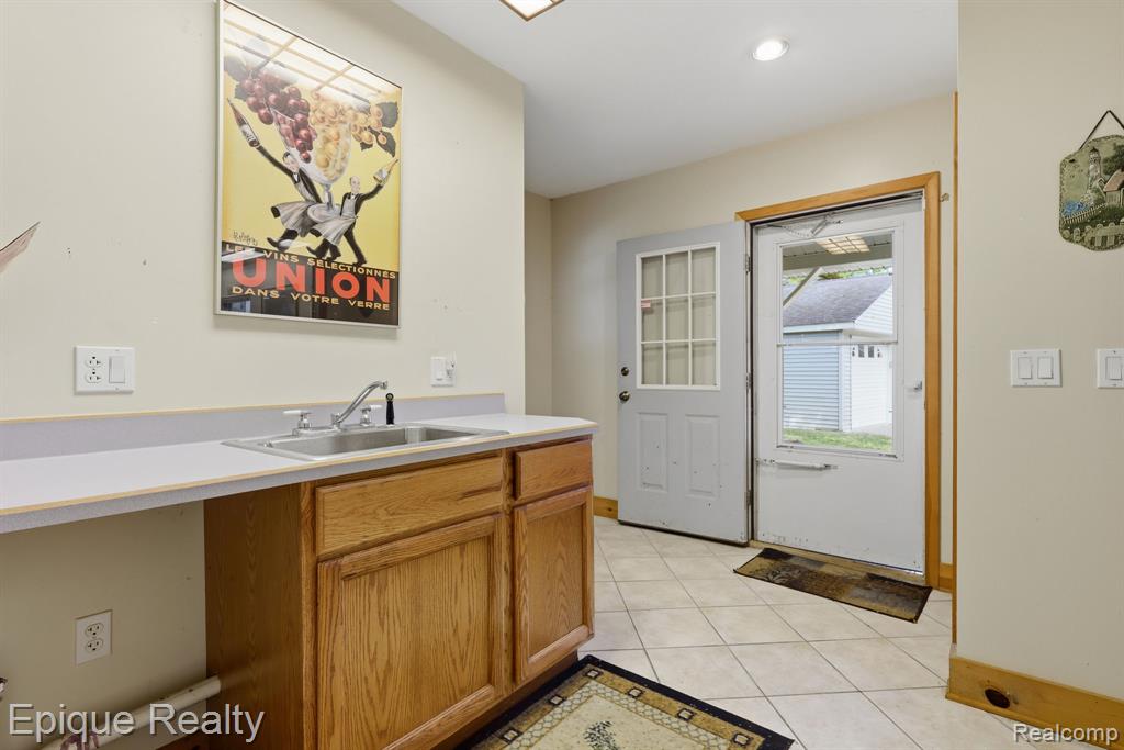 3864 Lakeshore Road