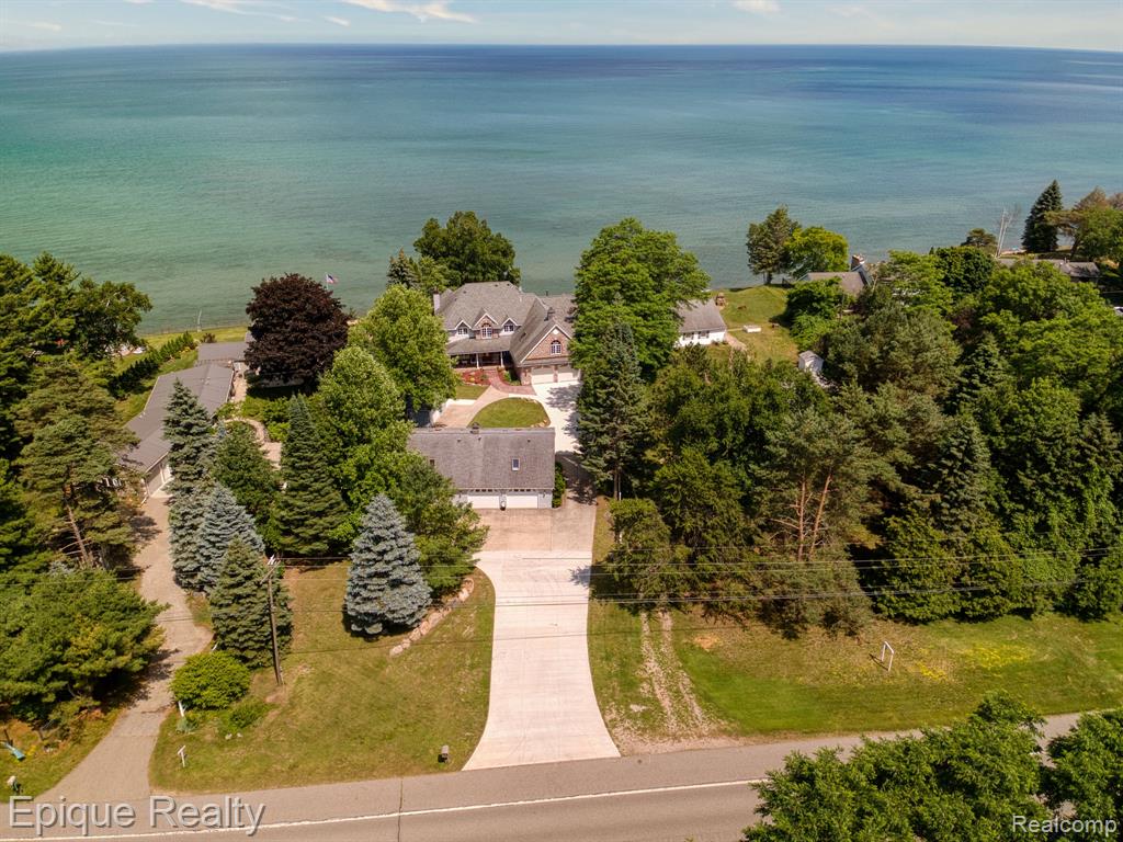 3864 Lakeshore Road