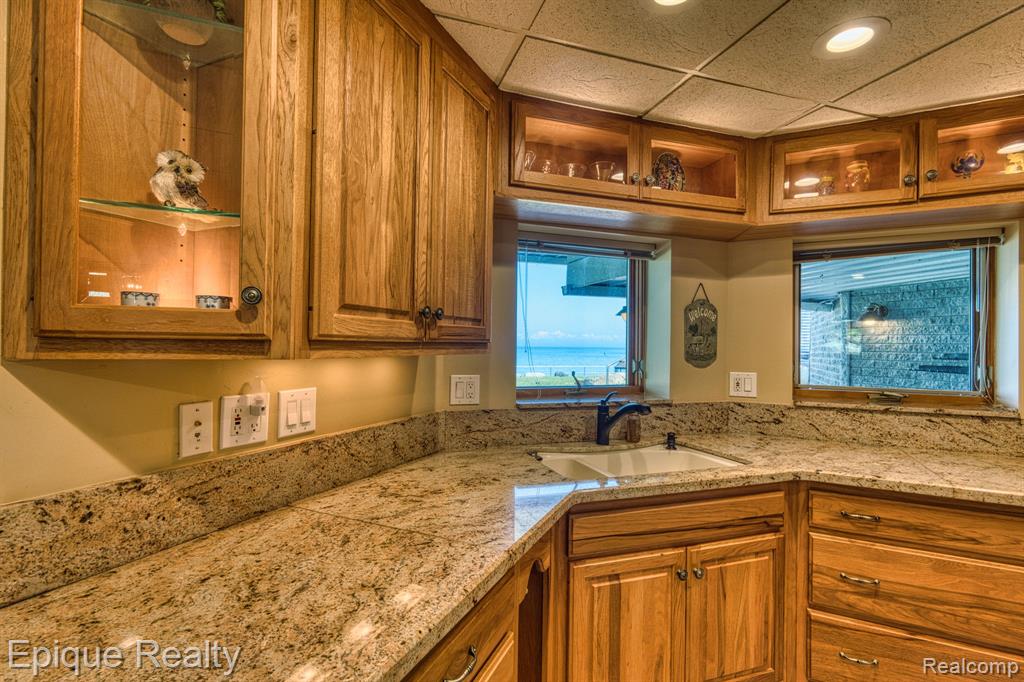 3864 Lakeshore Road