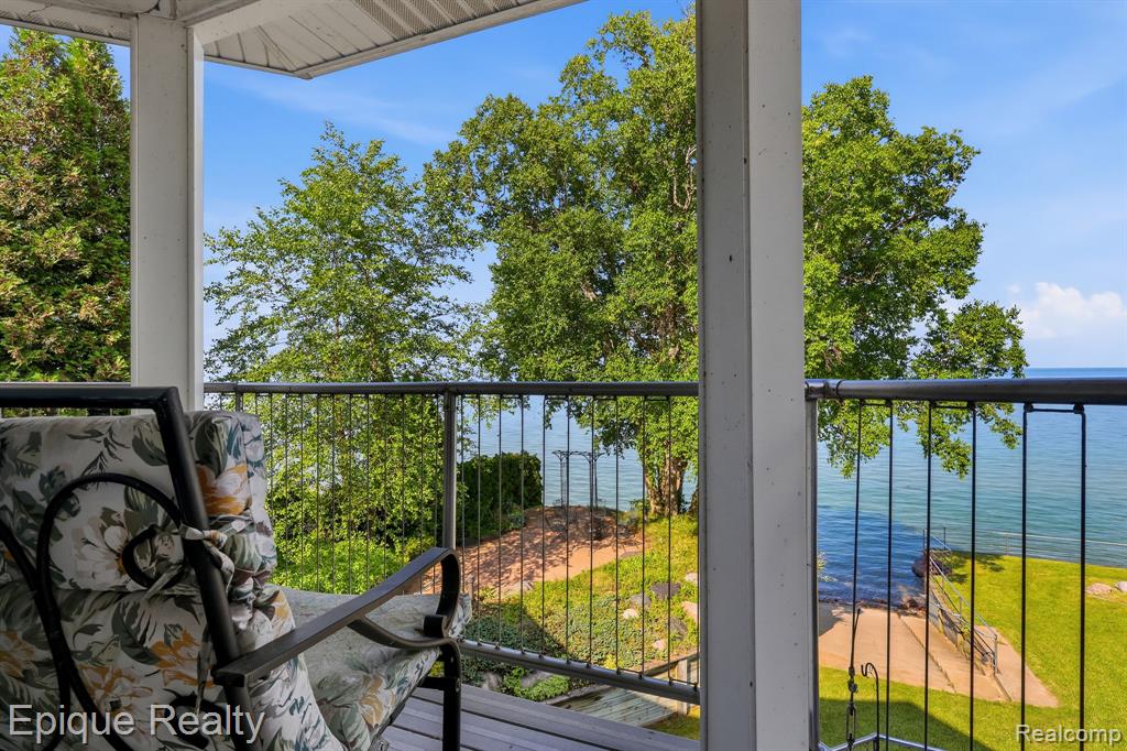 3864 Lakeshore Road