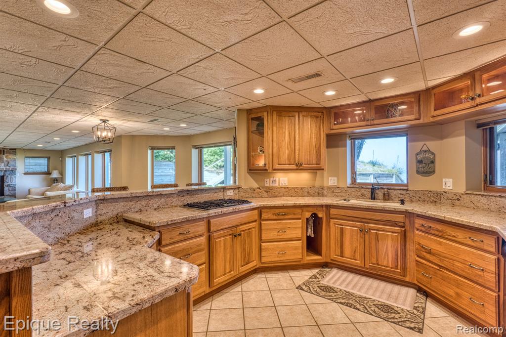 3864 Lakeshore Road