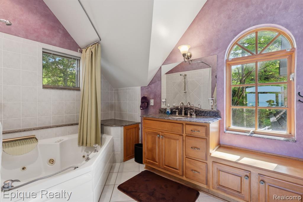 3864 Lakeshore Road