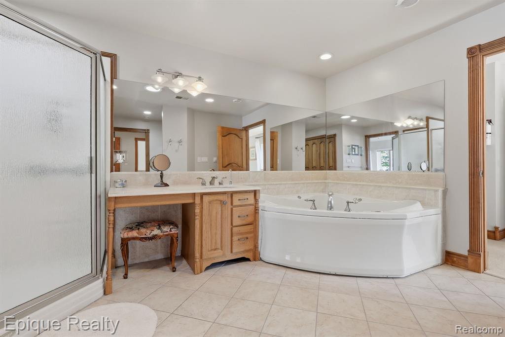 3864 Lakeshore Road
