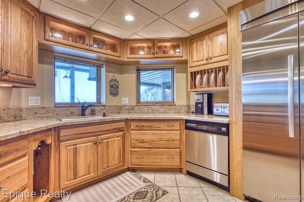 3864 Lakeshore Road
