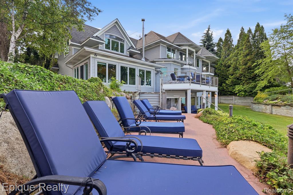3864 Lakeshore Road
