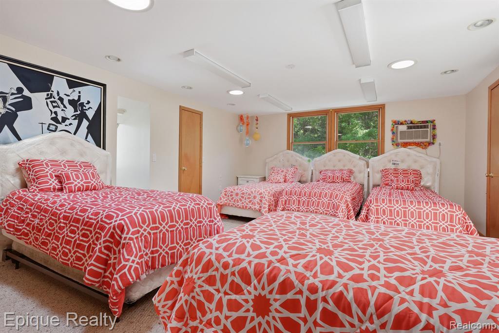 3864 Lakeshore Road