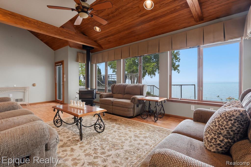3864 Lakeshore Road