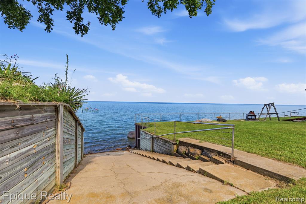 3864 Lakeshore Road