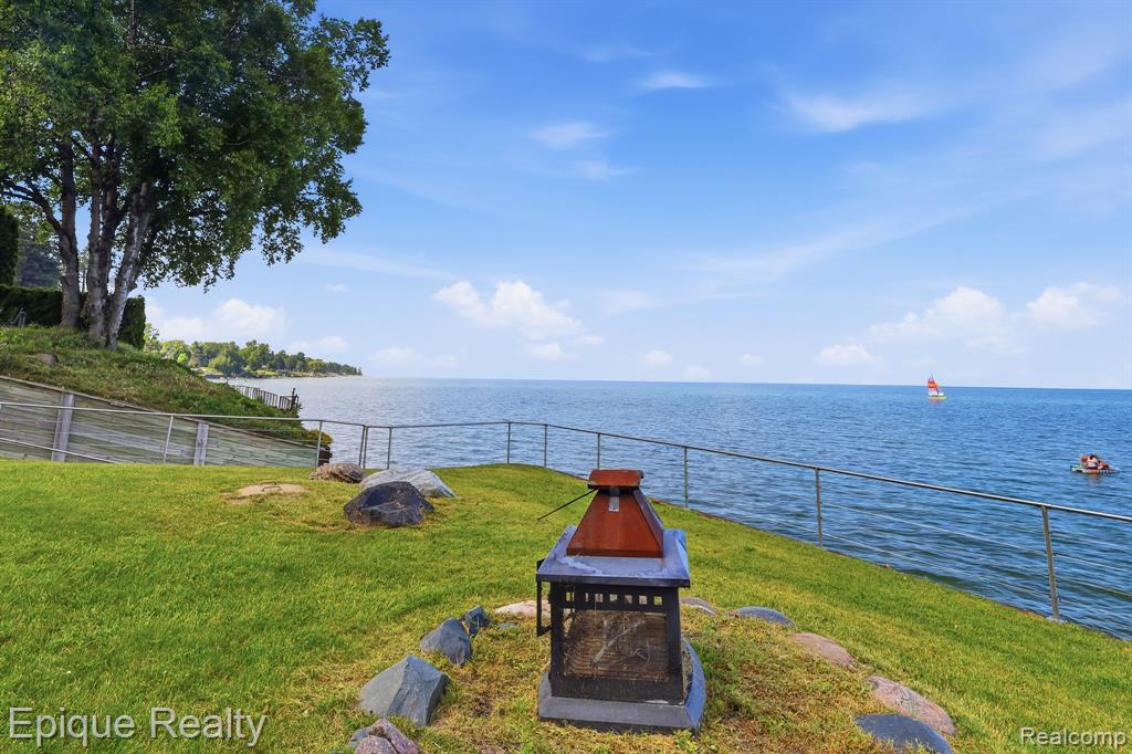 3864 Lakeshore Road
