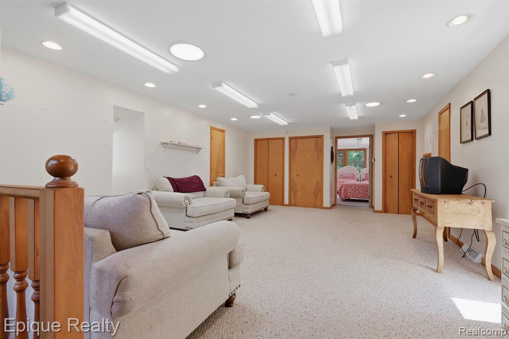 3864 Lakeshore Road