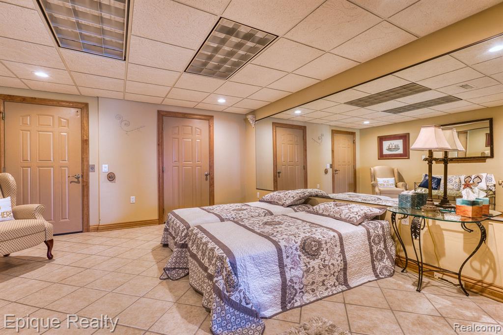 3864 Lakeshore Road