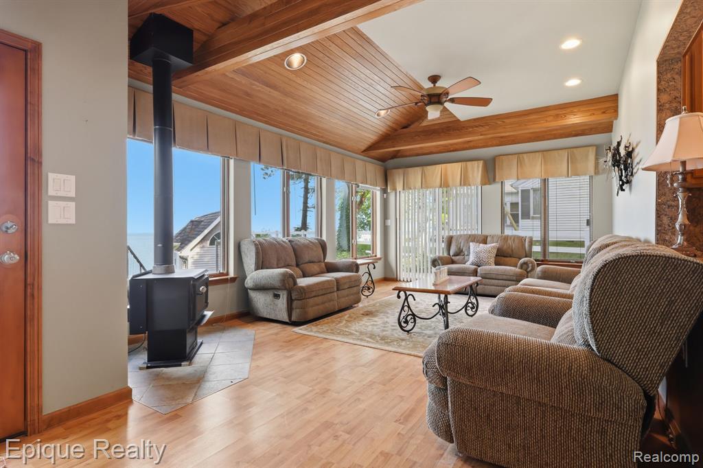 3864 Lakeshore Road