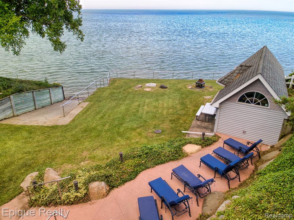 3864 Lakeshore Road